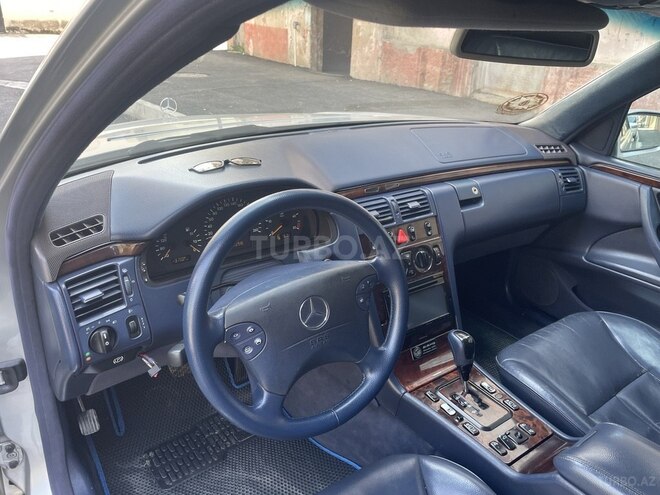 Mercedes E 320 2000, 302,000 km - 3.2 l - Mingəçevir
