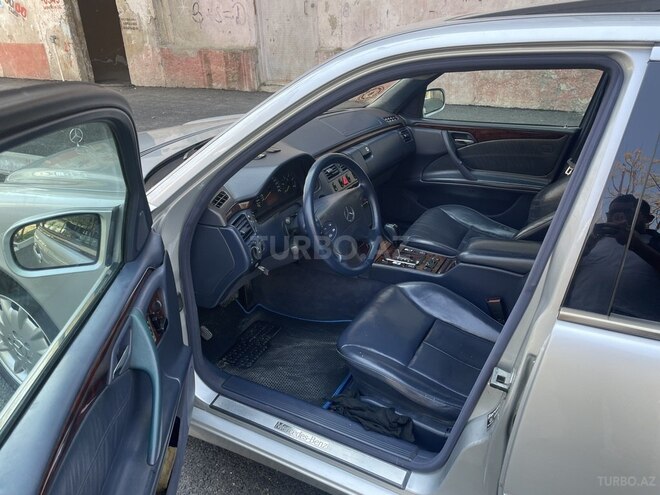 Mercedes E 320 2000, 302,000 km - 3.2 l - Mingəçevir