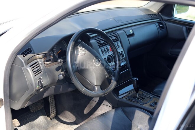Mercedes E 220 d 2000, 135,000 km - 2.2 l - Biləsuvar