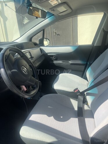 Toyota Vitz 2011, 137,563 km - 1.0 l - Bakı