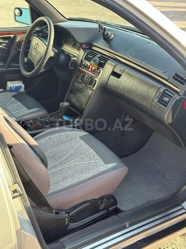 Mercedes E 280 1997, 392,143 km - 2.8 l - Bakı