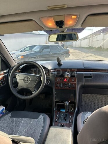 Mercedes E 280 1997, 392,143 km - 2.8 l - Bakı