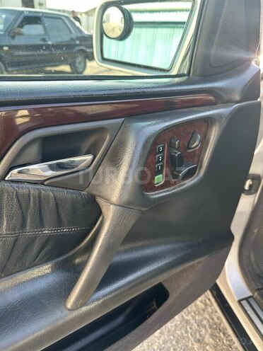 Mercedes E 280 1997, 392,143 km - 2.8 l - Bakı