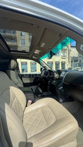 Toyota Land Cruiser-9