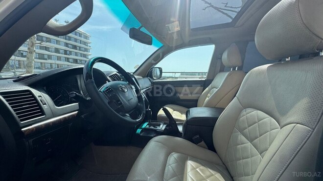 Toyota Land Cruiser-12