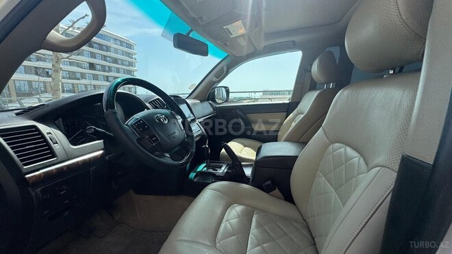Toyota Land Cruiser-13