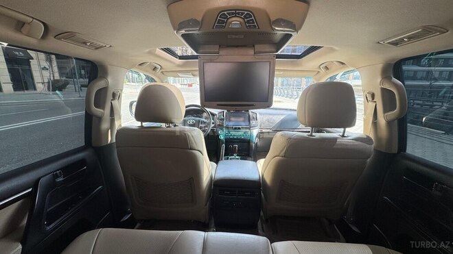Toyota Land Cruiser-16