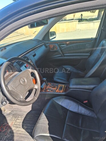 Mercedes E 240 1998, 367,876 km - 2.4 l - Qusar