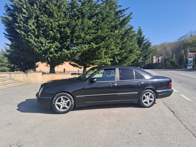 Mercedes E 240 1998, 367,876 km - 2.4 l - Qusar