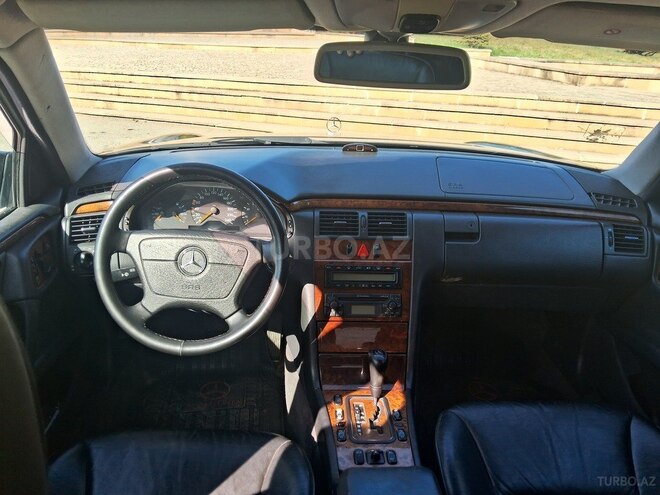Mercedes E 240 1998, 367,876 km - 2.4 l - Qusar