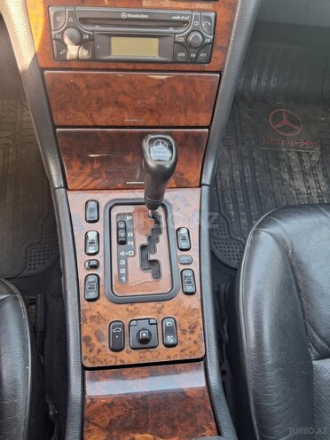 Mercedes E 240 1998, 367,876 km - 2.4 l - Qusar