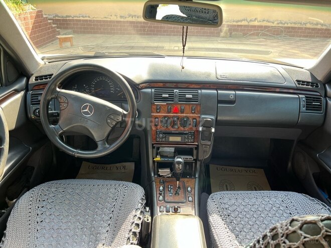 Mercedes E 270 2001, 468,000 km - 2.7 л - Xırdalan