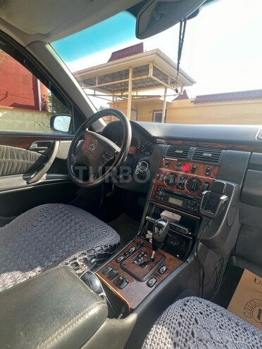 Mercedes E 270 2001, 468,000 km - 2.7 л - Xırdalan