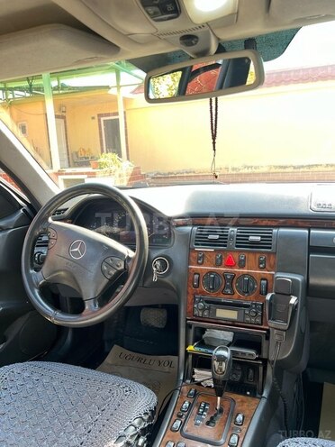 Mercedes E 270 2001, 468,000 km - 2.7 л - Xırdalan