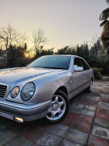 Mercedes E 240 1997, 298,000 km - 2.4 l - Masallı