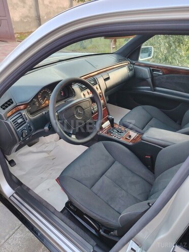 Mercedes E 240 1997, 298,000 km - 2.4 l - Masallı
