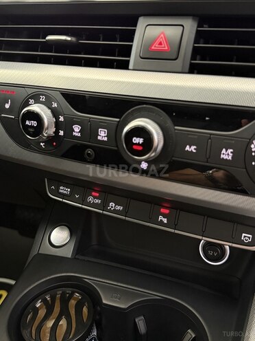 Audi A5-12