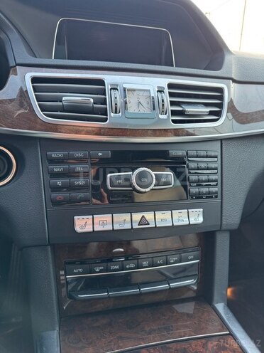 Mercedes E 250 4MATIC 2014, 226,000 km - 2.2 л - Bakı