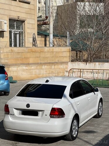 Volkswagen Polo 2013, 293,500 km - 1.6 l - Bakı
