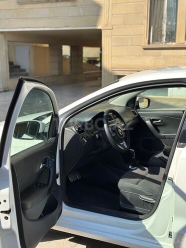 Volkswagen Polo 2013, 293,500 km - 1.6 l - Bakı