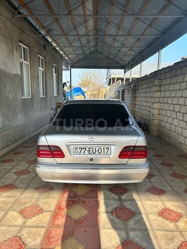 Mercedes E 240 1999, 359,050 km - 2.4 l - Bərdə