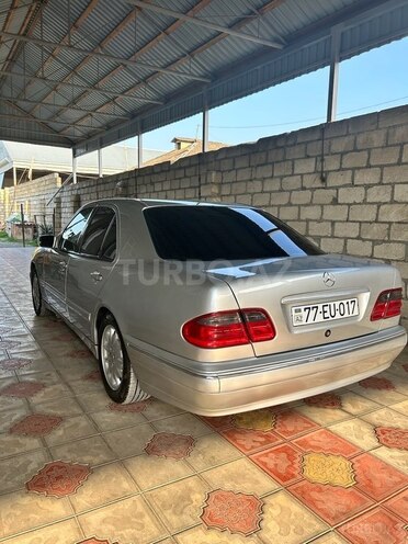 Mercedes E 240 1999, 359,050 km - 2.4 l - Bərdə