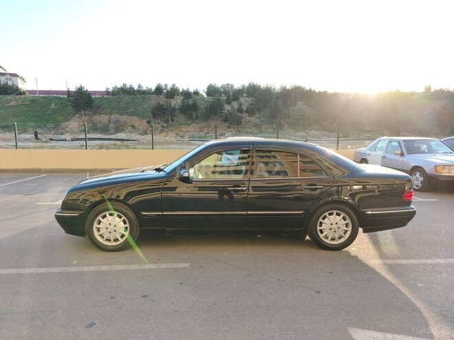 Mercedes E 220 d 2001, 455,000 km - 2.2 l - Sumqayıt