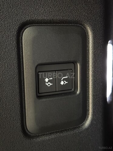Land Rover Defender-25