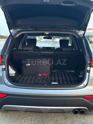 Hyundai Santa Fe-13