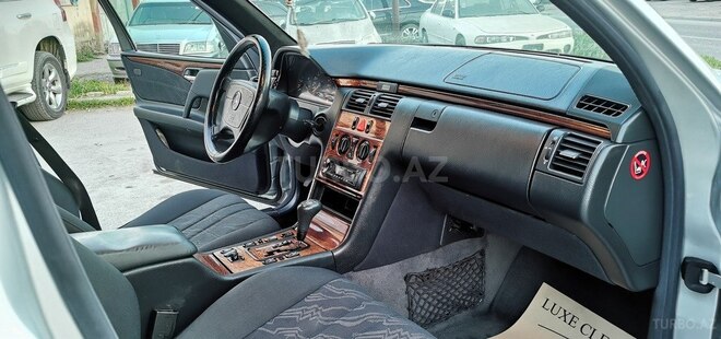 Mercedes E 220 d 1999, 234,000 km - 2.2 л - Sumqayıt