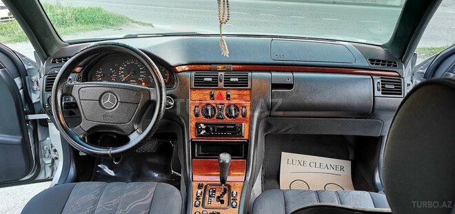 Mercedes E 220 d 1999, 234,000 km - 2.2 л - Sumqayıt