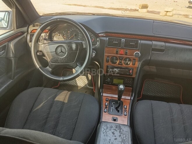 Mercedes E 230 1996, 300,000 km - 2.3 l - Sumqayıt