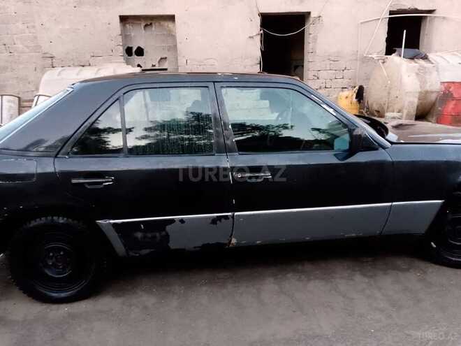 Mercedes E 250 1991, 300,067 km - 2.5 l - Bakı