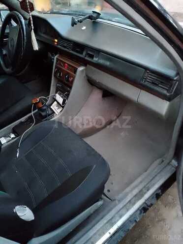 Mercedes E 250 1991, 300,067 km - 2.5 l - Bakı