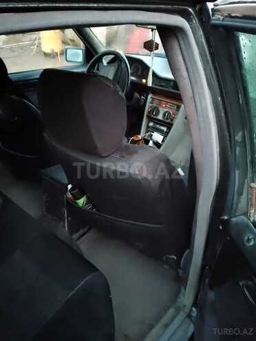 Mercedes E 250 1991, 300,067 km - 2.5 l - Bakı