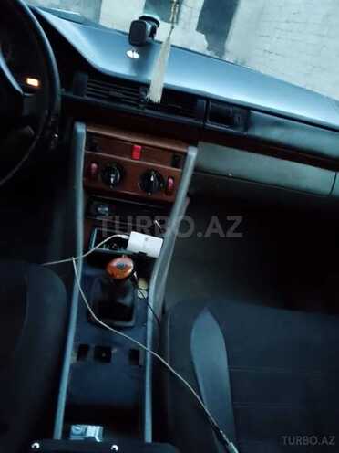 Mercedes E 250 1991, 300,067 km - 2.5 l - Bakı