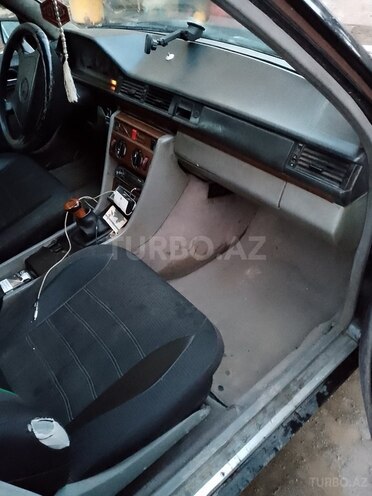 Mercedes E 250 1991, 300,067 km - 2.5 l - Bakı