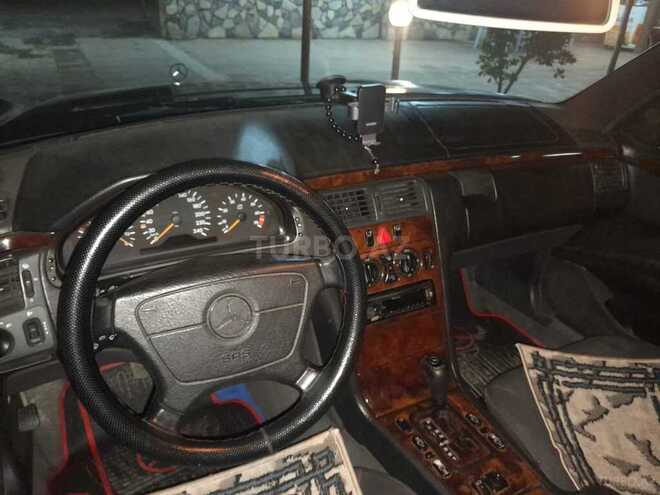 Mercedes E 240 1999, 223,000 km - 2.4 l - Salyan