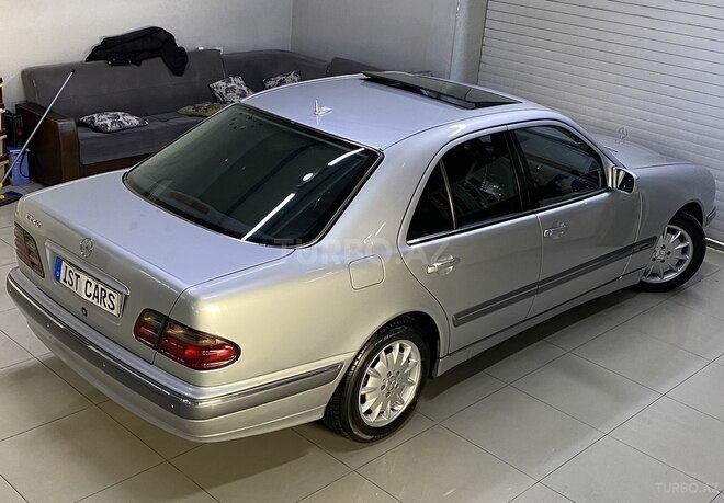 Mercedes E 240 2001, 326,000 km - 2.4 l - Sumqayıt