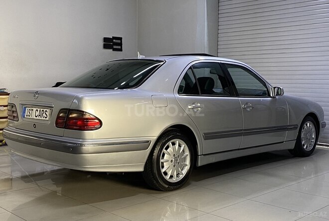 Mercedes E 240 2001, 326,000 km - 2.4 l - Sumqayıt