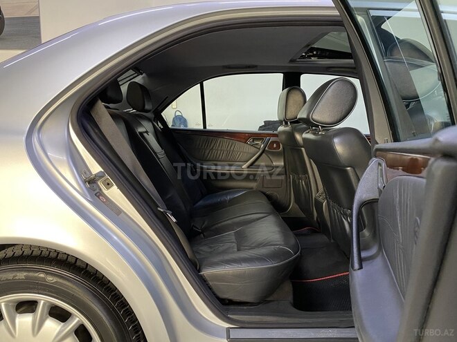 Mercedes E 240 2001, 326,000 km - 2.4 l - Sumqayıt