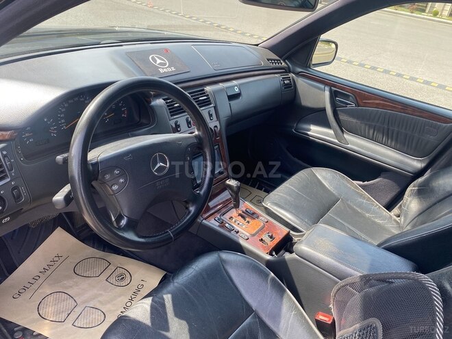 Mercedes E 240 2000, 300,000 km - 2.4 л - Gəncə