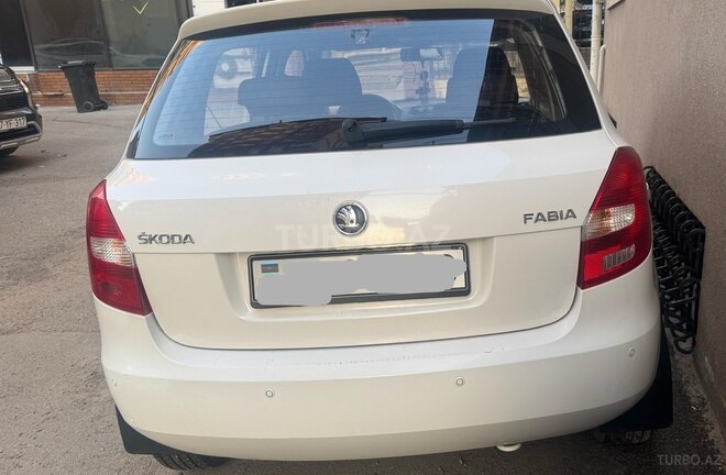 Skoda Fabia 2013, 172,433 km - 1.6 l - Bakı