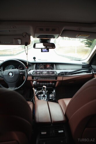 BMW 520 2015, 303,000 km - 2.0 l - Quba