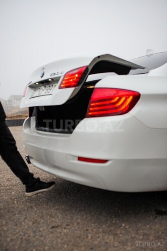 BMW 520 2015, 303,000 km - 2.0 l - Quba