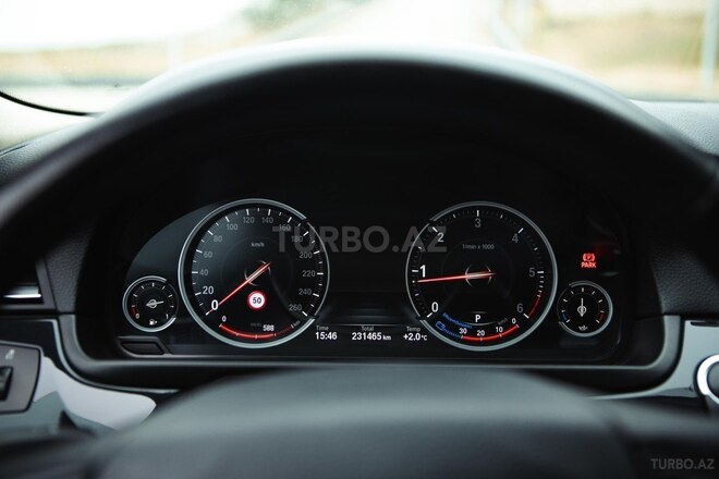 BMW 520 2015, 303,000 km - 2.0 l - Quba
