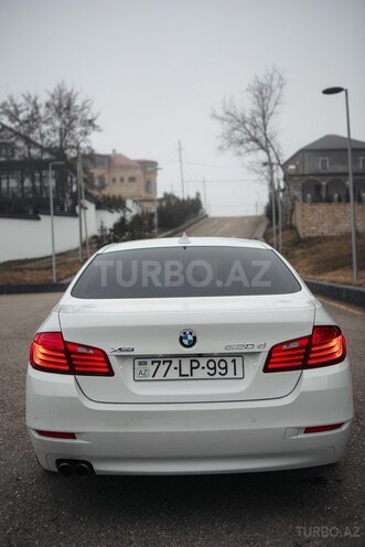 BMW 520 2015, 303,000 km - 2.0 l - Quba