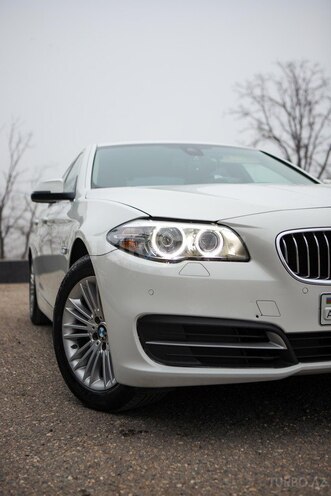 BMW 520 2015, 303,000 km - 2.0 l - Quba