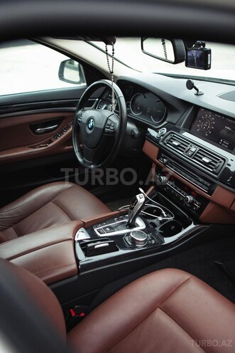 BMW 520 2015, 303,000 km - 2.0 l - Quba