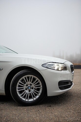 BMW 520 2015, 303,000 km - 2.0 l - Quba